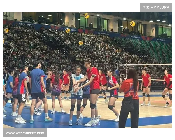 香港红磡体育馆今夜激情四溢 球迷助力女排上演硬仗逆袭 香港红磡体育馆今夜激情四溢 球迷助力女排上演硬仗逆袭